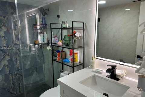 Condo in Plantation, Florida, 2 bedrooms  № 2005076 - photo 25