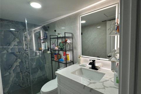 Condo in Plantation, Florida, 2 bedrooms  № 2005076 - photo 26