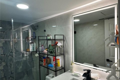 Condo in Plantation, Florida, 2 bedrooms  № 2005076 - photo 27