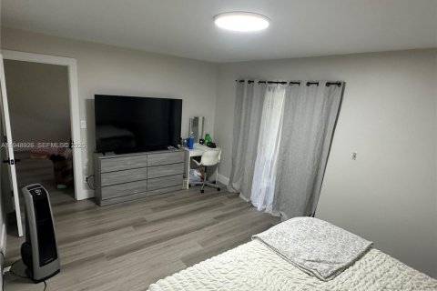 Condo in Plantation, Florida, 2 bedrooms  № 2005076 - photo 3