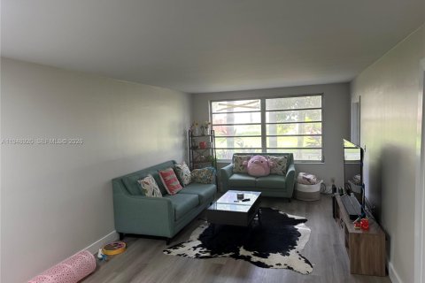 Condo in Plantation, Florida, 2 bedrooms  № 2005076 - photo 13