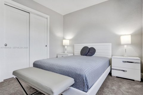 Condo in Lauderdale-by-the-Sea, Florida, 2 bedrooms  № 2028790 - photo 11