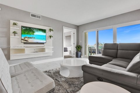 Condo in Lauderdale-by-the-Sea, Florida, 2 bedrooms  № 2028790 - photo 26