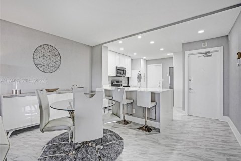 Condo in Lauderdale-by-the-Sea, Florida, 2 bedrooms  № 2028790 - photo 23