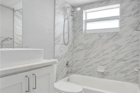 Condo in Lauderdale-by-the-Sea, Florida, 2 bedrooms  № 2028790 - photo 19