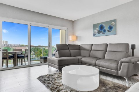 Condo in Lauderdale-by-the-Sea, Florida, 2 bedrooms  № 2028790 - photo 25