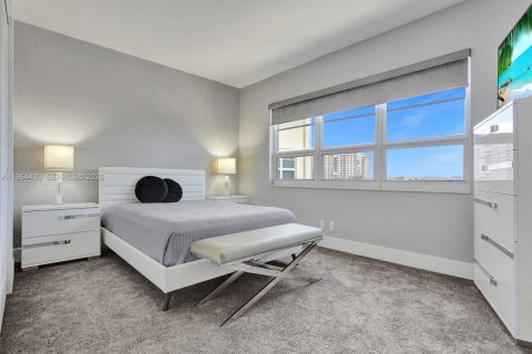 Condo in Lauderdale-by-the-Sea, Florida, 2 bedrooms  № 2028790 - photo 8