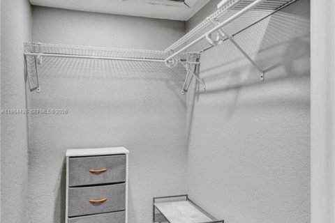 Condo in Lauderdale-by-the-Sea, Florida, 2 bedrooms  № 2028790 - photo 17