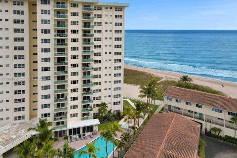 Condo in Lauderdale-by-the-Sea, Florida, 2 bedrooms  № 2028790 - photo 2