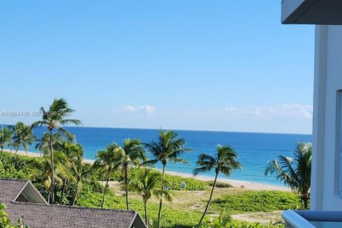 Condo in Lauderdale-by-the-Sea, Florida, 2 bedrooms  № 2028790 - photo 30