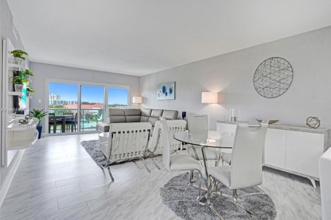 Condo in Lauderdale-by-the-Sea, Florida, 2 bedrooms  № 2028790 - photo 20