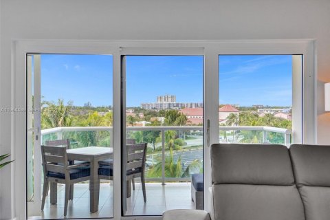 Condo in Lauderdale-by-the-Sea, Florida, 2 bedrooms  № 2028790 - photo 28