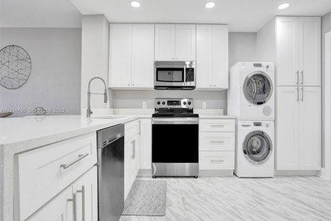 Condo in Lauderdale-by-the-Sea, Florida, 2 bedrooms  № 2028790 - photo 6