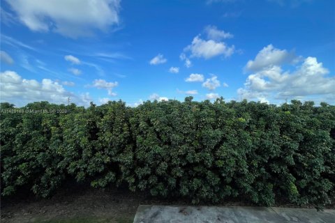 Propiedad comercial en venta en Homestead, Florida № 1877637 - foto 14