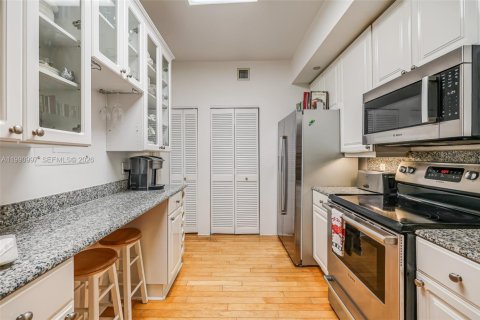 Condominio en venta en Miami, Florida, 2 dormitorios, 153.29 m2 № 2057378 - foto 19