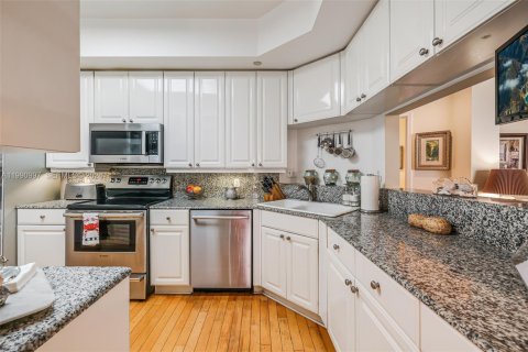 Condominio en venta en Miami, Florida, 2 dormitorios, 153.29 m2 № 2057378 - foto 18