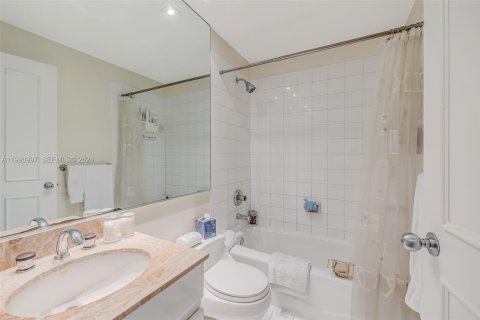 Condominio en venta en Miami, Florida, 2 dormitorios, 153.29 m2 № 2057378 - foto 29