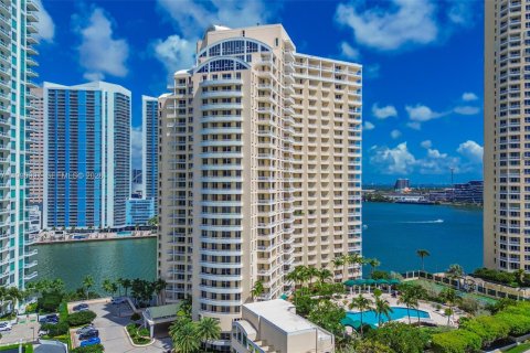 Condominio en Miami, Florida, 2 dormitorios  № 2057378
