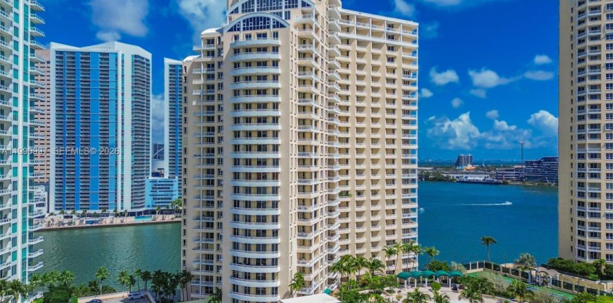 Condominio en Miami, Florida, 2 dormitorios  № 2057378