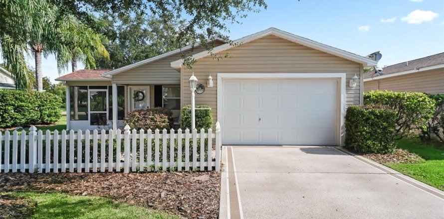 Villa ou maison à The Villages, Floride 2 chambres, 107.4 m2 № 1835684