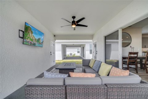 House in Orlando, Florida 4 bedrooms, 217.76 sq.m. № 1598309 - photo 9