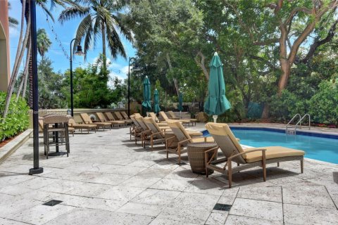 Купить кондоминиум в Майами, Флорида 1 спальня, 65.96м2, № 1960667 - фото 20