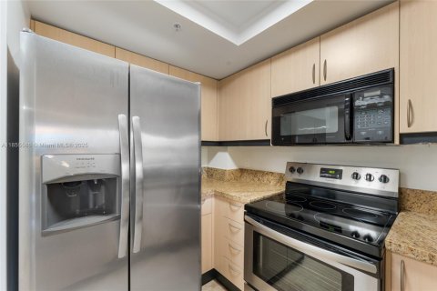 Купить кондоминиум в Майами, Флорида 1 спальня, 65.96м2, № 1960667 - фото 5