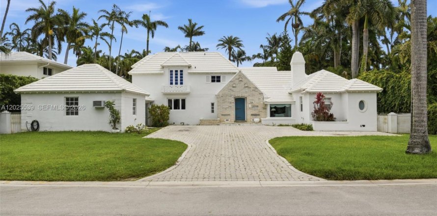 Villa ou maison à Miami Beach, Floride 4 chambres, 367.15 m2 № 2154531