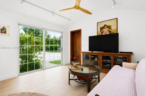 Villa ou maison à vendre à Miami Beach, Floride: 4 chambres, 367.15 m2 № 2154531 - photo 17