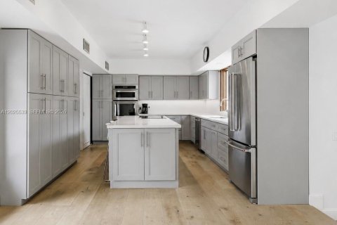 Villa ou maison à vendre à Miami Beach, Floride: 4 chambres, 367.15 m2 № 2154531 - photo 9