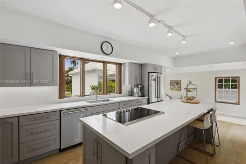 Villa ou maison à vendre à Miami Beach, Floride: 4 chambres, 367.15 m2 № 2154531 - photo 8