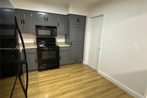 Villa ou maison à louer à Dania Beach, Floride: 3 chambres, 147.99 m2 № 1999587 - photo 10