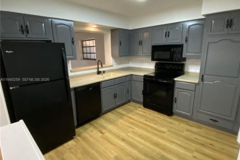 Villa ou maison à louer à Dania Beach, Floride: 3 chambres, 147.99 m2 № 1999587 - photo 8