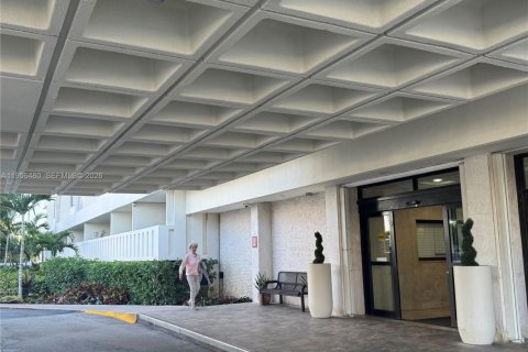 Купить кондоминиум в Санни-Айлс-Бич, Флорида 1 спальня, 70.79м2, № 2023902 - фото 2