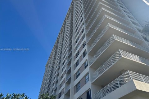 Купить кондоминиум в Санни-Айлс-Бич, Флорида 1 спальня, 70.79м2, № 2023902 - фото 16