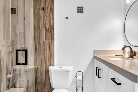 Condo in Miami Beach, Florida, 1 bedroom  № 2068633 - photo 12