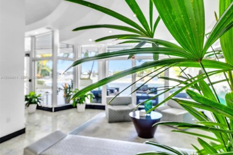 Condo in Miami Beach, Florida, 1 bedroom  № 2068633 - photo 21