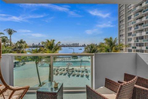 Condo in Miami Beach, Florida, 1 bedroom  № 2068633 - photo 4