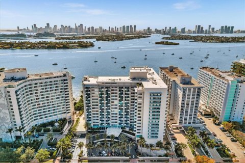 Condo in Miami Beach, Florida, 1 bedroom  № 2068633 - photo 30
