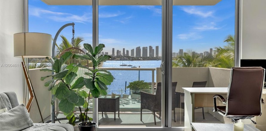 Condo in Miami Beach, Florida, 1 bedroom  № 2068633