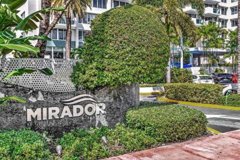 Condo in Miami Beach, Florida, 1 bedroom  № 2068633 - photo 27