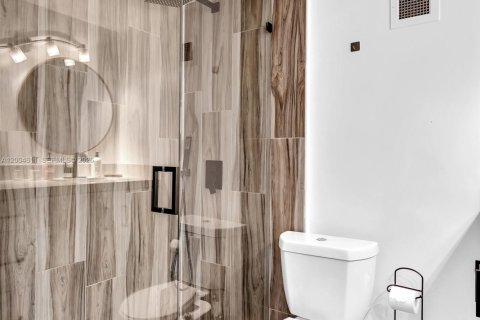 Condo in Miami Beach, Florida, 1 bedroom  № 2068633 - photo 11