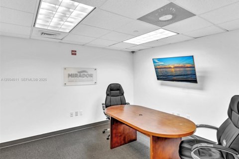 Condo in Miami Beach, Florida, 1 bedroom  № 2068633 - photo 25