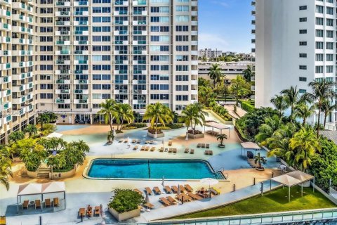 Condo in Miami Beach, Florida, 1 bedroom  № 2068633 - photo 15
