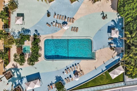 Condo in Miami Beach, Florida, 1 bedroom  № 2068633 - photo 16