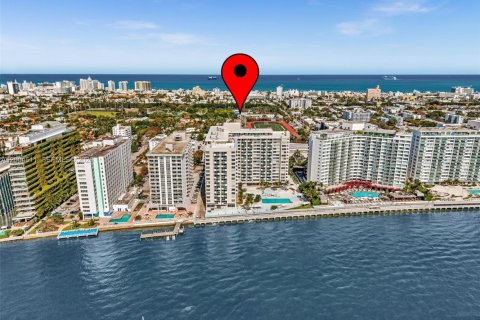 Condo in Miami Beach, Florida, 1 bedroom  № 2068633 - photo 29