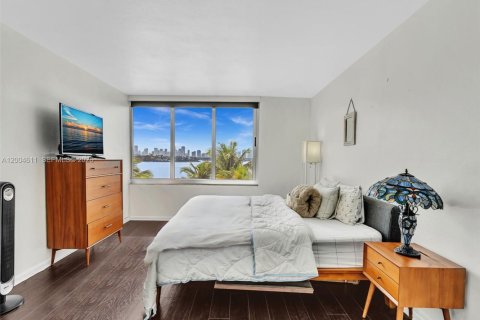 Condo in Miami Beach, Florida, 1 bedroom  № 2068633 - photo 9