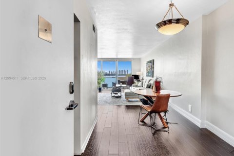 Condo in Miami Beach, Florida, 1 bedroom  № 2068633 - photo 7