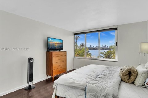 Condo in Miami Beach, Florida, 1 bedroom  № 2068633 - photo 10