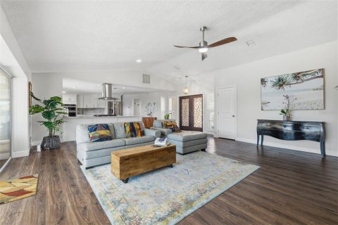 House in Saint Petersburg, Florida 4 bedrooms, 229.65 sq.m. № 2129697 - photo 11